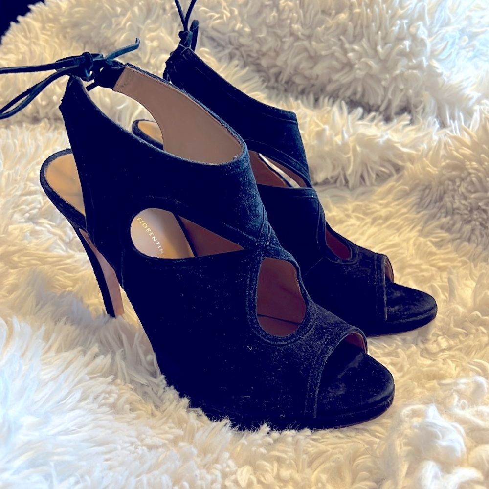 Woman’s shoe by Merchanti Florentini size 7.5 Black suede